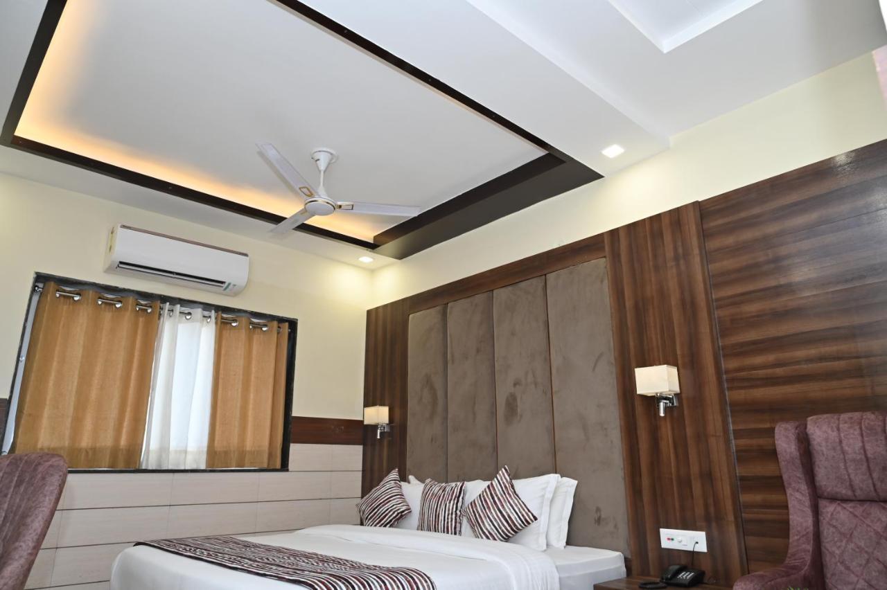 Hotel Vasdaa Grand Dehradun Ngoại thất bức ảnh