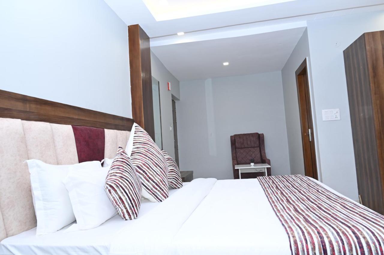 Hotel Vasdaa Grand Dehradun Ngoại thất bức ảnh