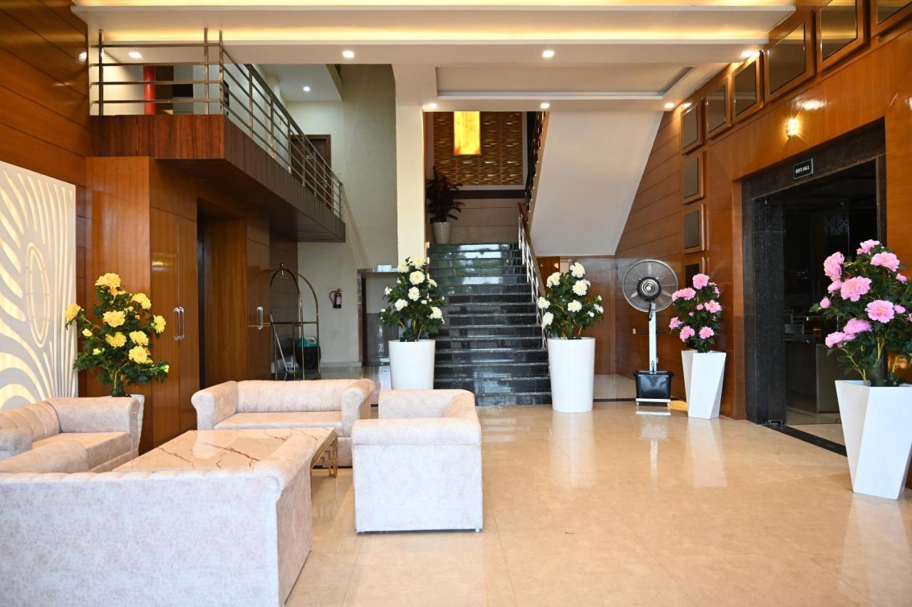 Hotel Vasdaa Grand Dehradun Ngoại thất bức ảnh