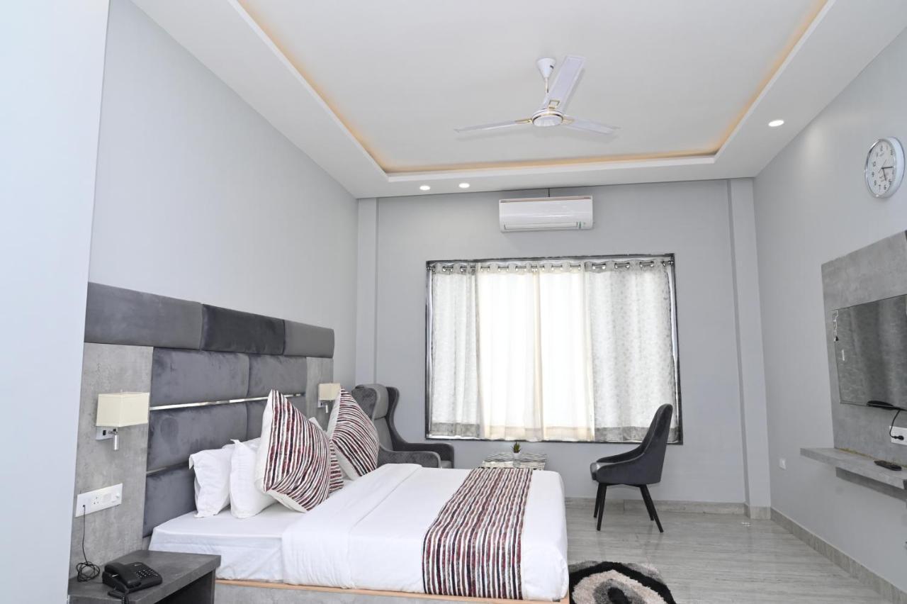 Hotel Vasdaa Grand Dehradun Ngoại thất bức ảnh