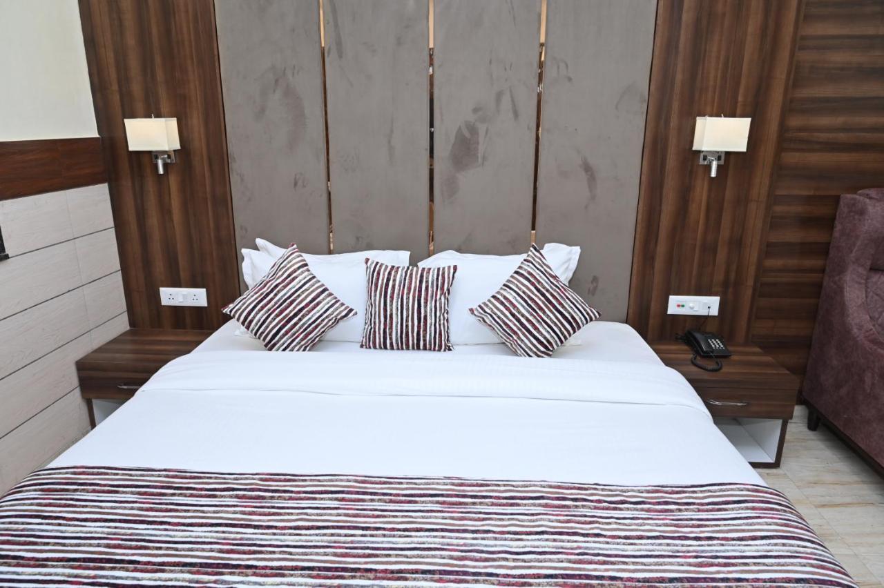 Hotel Vasdaa Grand Dehradun Ngoại thất bức ảnh