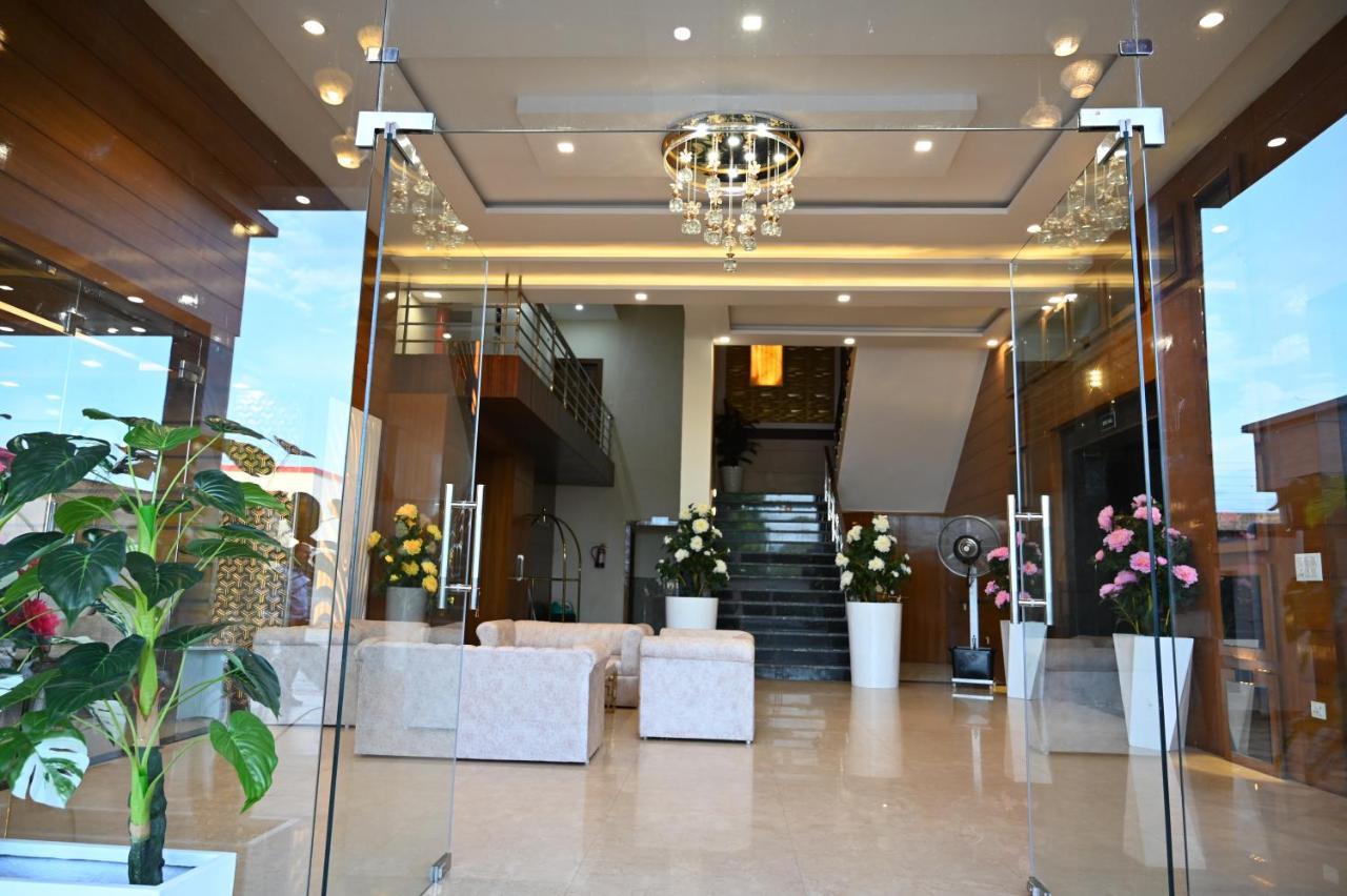 Hotel Vasdaa Grand Dehradun Ngoại thất bức ảnh
