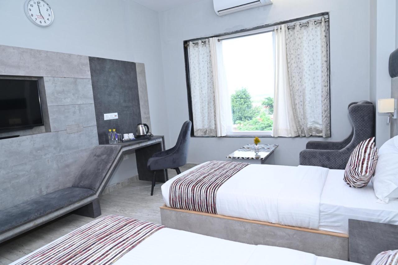 Hotel Vasdaa Grand Dehradun Ngoại thất bức ảnh