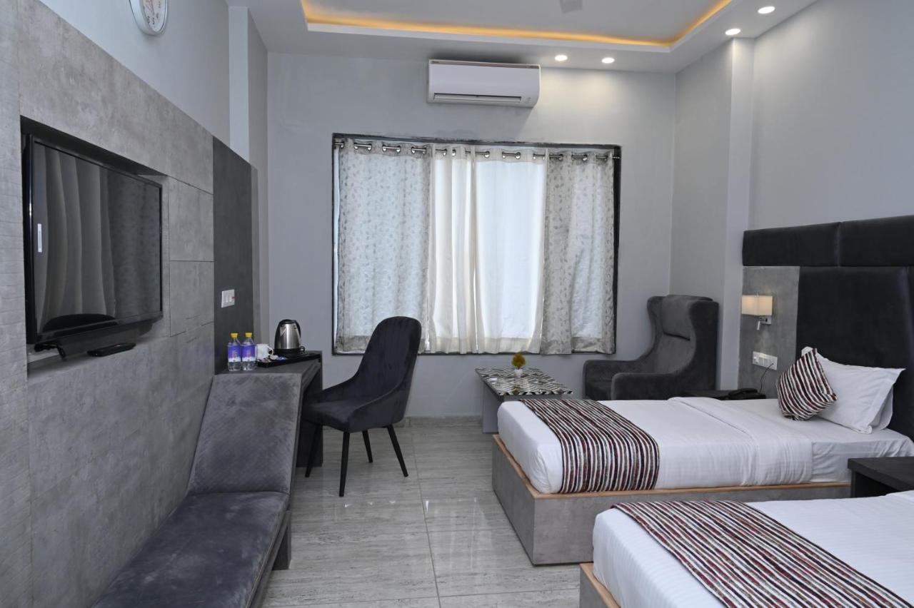 Hotel Vasdaa Grand Dehradun Ngoại thất bức ảnh