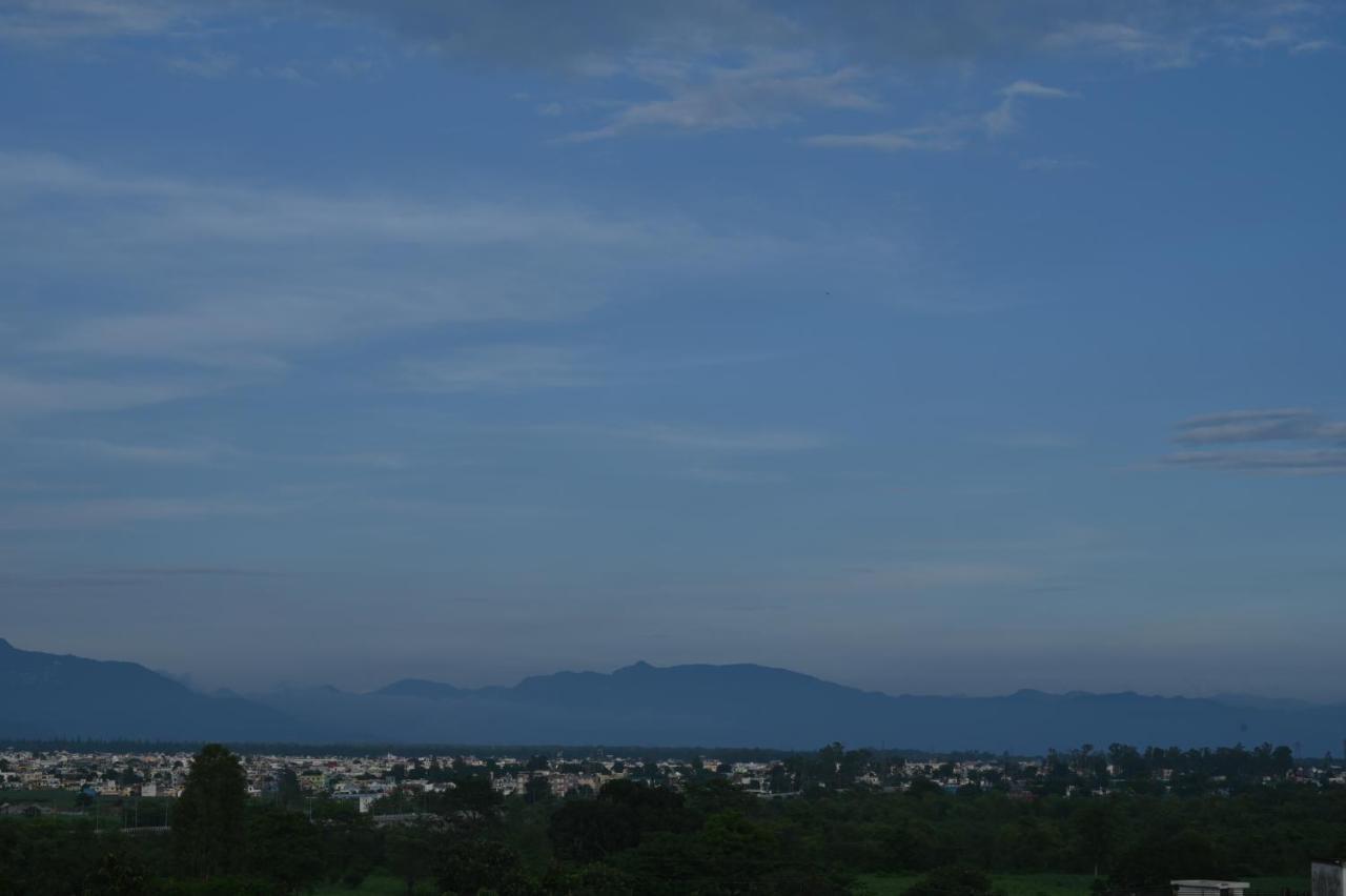 Hotel Vasdaa Grand Dehradun Ngoại thất bức ảnh