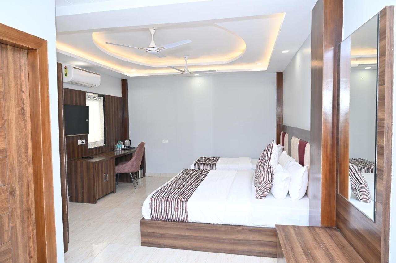 Hotel Vasdaa Grand Dehradun Ngoại thất bức ảnh