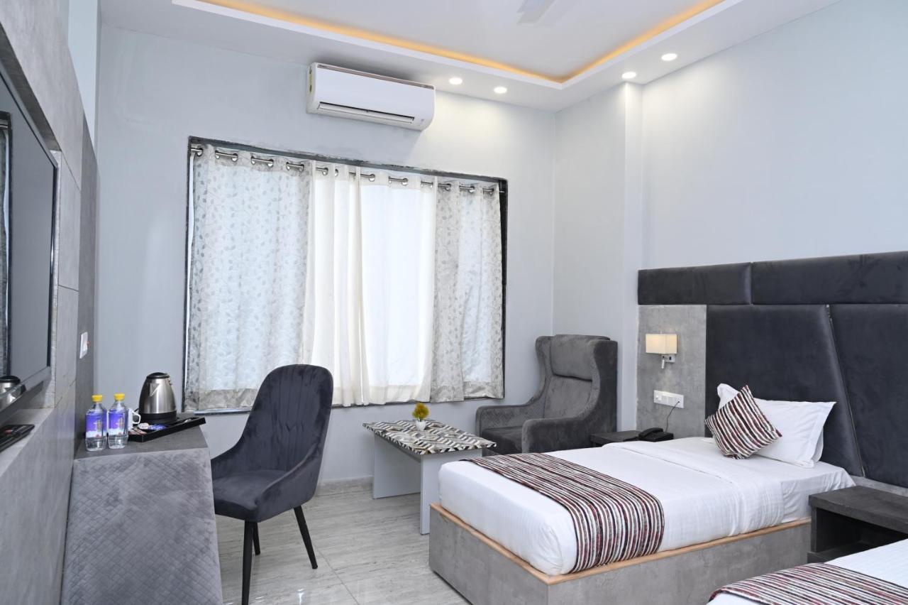 Hotel Vasdaa Grand Dehradun Ngoại thất bức ảnh