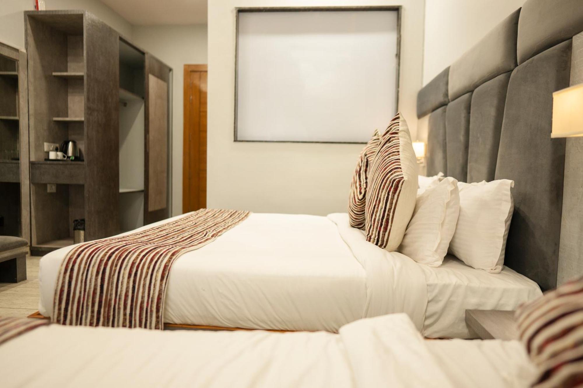 Hotel Vasdaa Grand Dehradun Ngoại thất bức ảnh