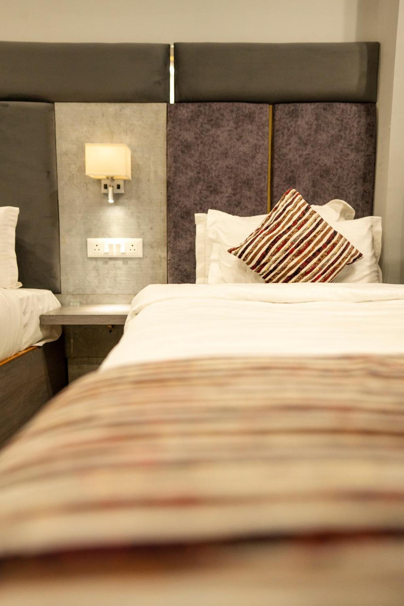 Hotel Vasdaa Grand Dehradun Ngoại thất bức ảnh